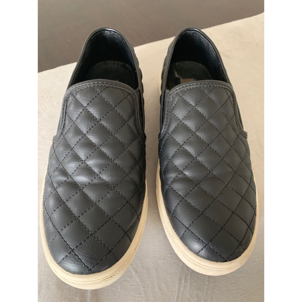 Steve Madden Zaander slip ons sz 8